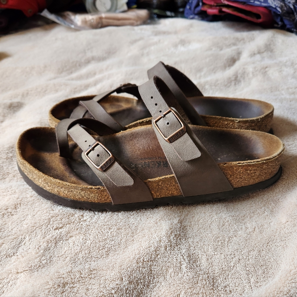 Birkenstock Criss cross toe Sandals Size 7